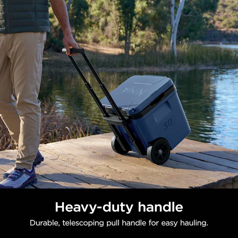 ショーケース　 WR BLUE Ninja FrostVault™ 65qt Wheeled Cooler with Dry Zone (Lakeshore