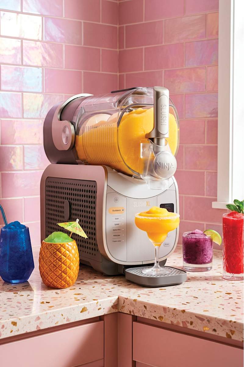 Ninja SLUSHi XL Slushie Machine in Pink | 128oz